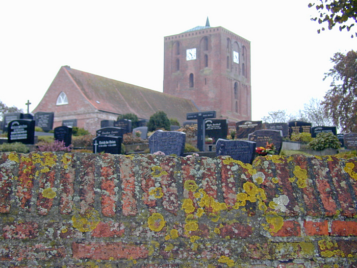 Friedhofsmauer am Störtebekerturm in Marienhafe